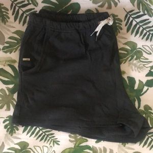 Vuori Women’s Shorts size Large Charcoal
